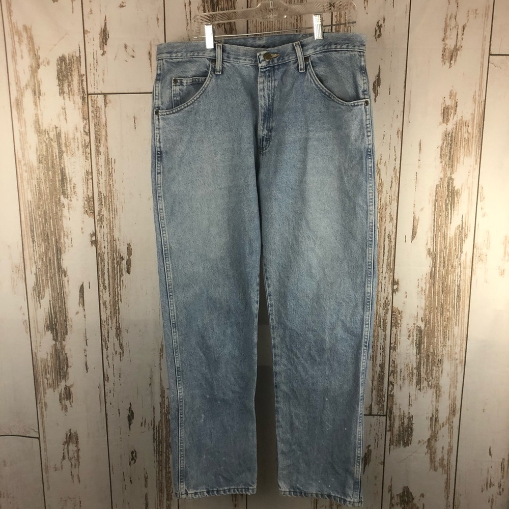 Wrangler Jeans Light Wash, Size 36x30 Regular. In excellent condition!
